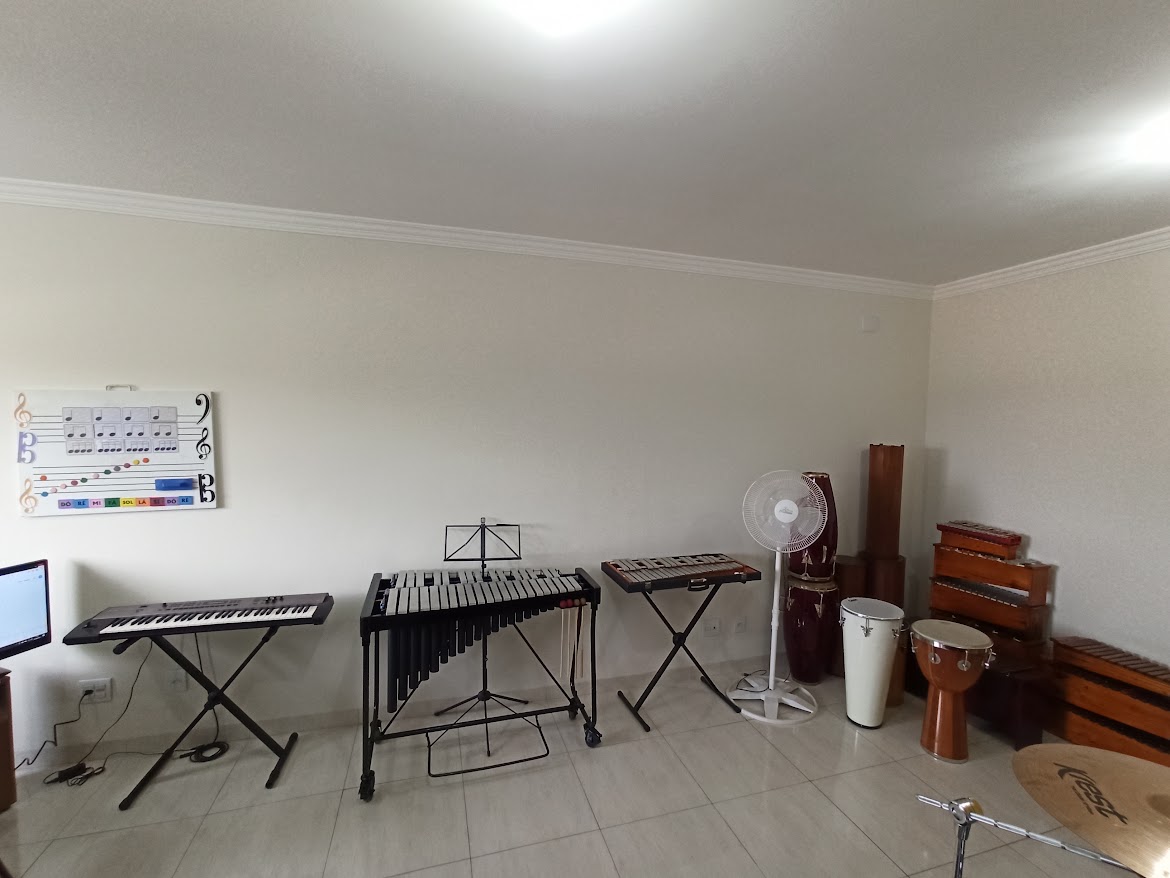 Teclado e instrumentos de percussão na Percutrio