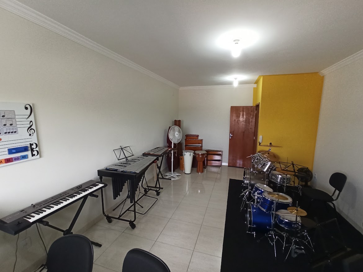 Outro ângulo da sala de aulas da Percutrio